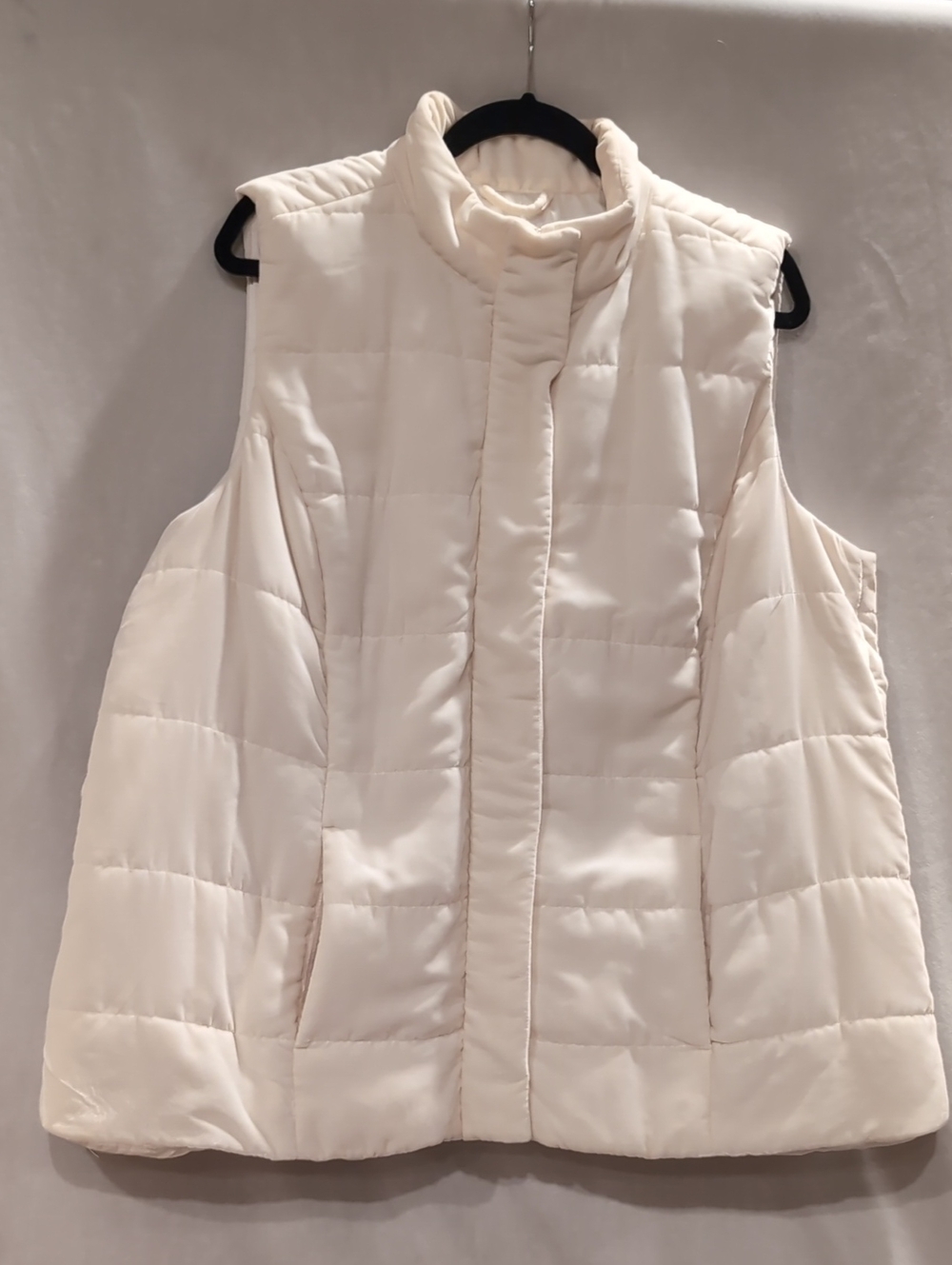 J Jill Women's Puffer Vest - Cream Sleeveless Quilted Jacket